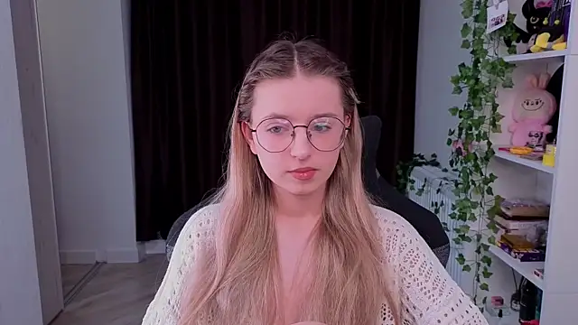 aviaveavii online show from 05/08/26, 04:55