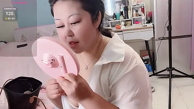 Snapshot of zhenzhen_bb chatting on 04/09/26, 06:19 zhenzhen bb online show from 04/09/26, 06:19