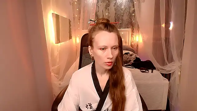 Snapshot of NicoleMiless chatting on 04/14/26, 12:32 NicoleMiless online show from 04/14/26, 12:32