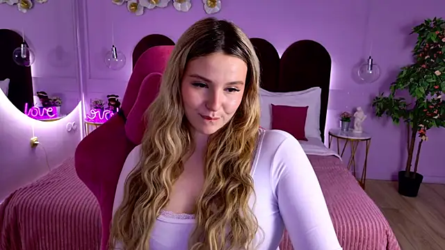 CharlotteAtwoood online show from 05/18/26, 04:12