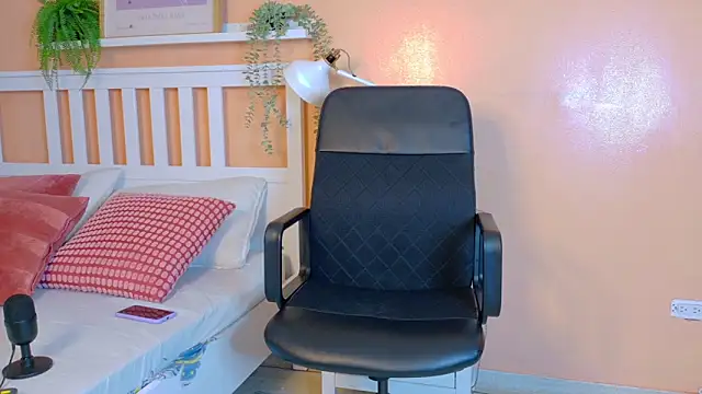 Snapshot of MeganEvanss__ chatting on 04/07/26, 07:48 MeganEvanss online show from 04/07/26, 07:48