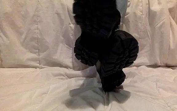 LilouPieds online show from 03/27/26, 09:27