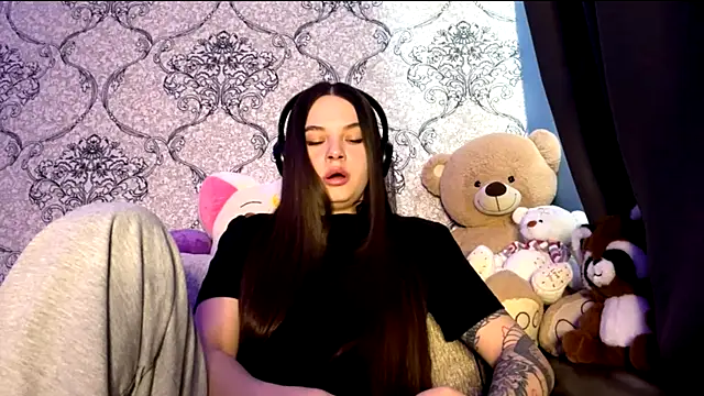 Snapshot of ThedaStrevell chatting on 03/29/26, 07:10 ThedaStrevell online show from 03/29/26, 07:10