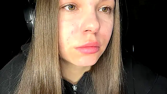 Snapshot of ThedaStrevell chatting on 04/04/26, 05:08 ThedaStrevell online show from 04/04/26, 05:08