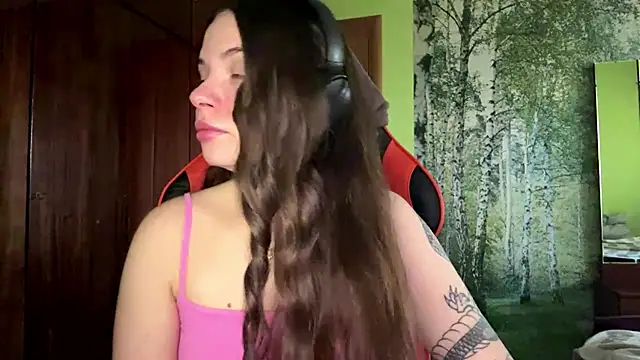 Snapshot of ThedaStrevell chatting on 04/13/26, 07:12 ThedaStrevell online show from 04/13/26, 07:12