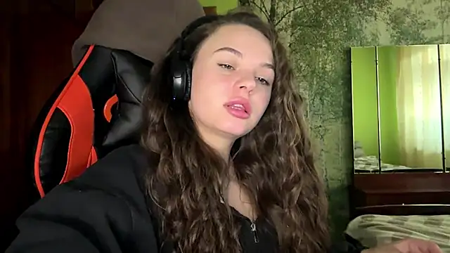 Snapshot of ThedaStrevell chatting on 04/12/26, 03:26 ThedaStrevell online show from 04/12/26, 03:26