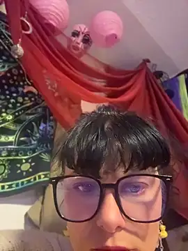 mango-kitty online show from 04/21/26, 08:26