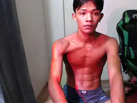 Snapshot of pinoy_lowey18 chatting on 04/02/26, 04:24 pinoy lowey18 online show from 04/02/26, 04:24