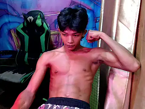 Snapshot of pinoy_lowey18 chatting on 03/23/26, 04:40 pinoy lowey18 online show from 03/23/26, 04:40