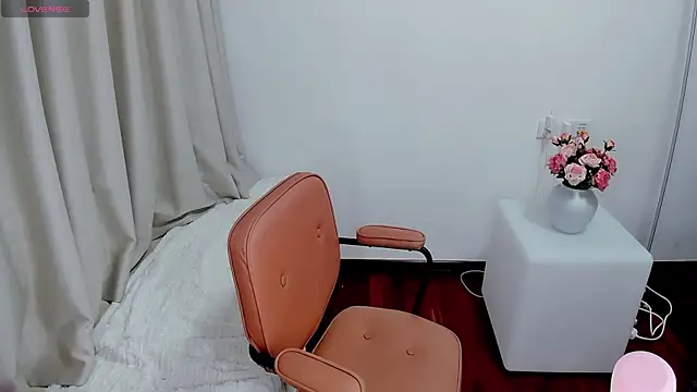 Snapshot of KEYE-SS chatting on 04/04/26, 02:12 KEYE-SS online show from 04/04/26, 02:12