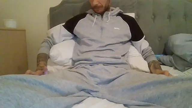 feetlovrr94 online show from 04/13/26, 10:25