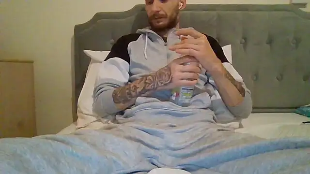 feetlovrr94 online show from 04/16/26, 12:00