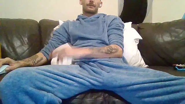 Snapshot of feetlovrr94 chatting on 05/18/26, 12:22 feetlovrr94 online show from 05/18/26, 12:22