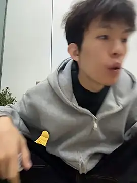 zzzzppp3 online show from 05/08/26, 02:04