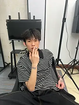 zzzzppp3 online show from 05/06/26, 01:59