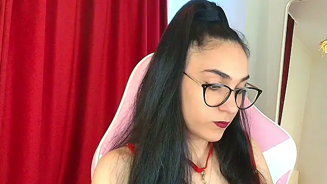 Snapshot of SlimTemptation chatting on 05/06/26, 04:05 SlimTemptation online show from 05/06/26, 04:05