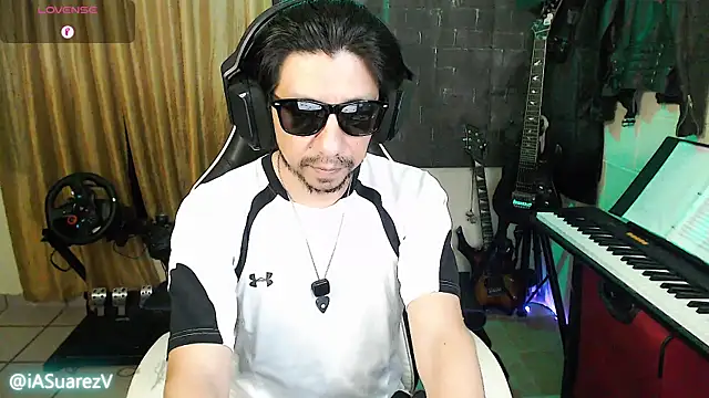 Snapshot of IASuarezV chatting on 07/04/26, 04:30 IASuarezV online show from 07/04/26, 04:30