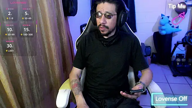 Snapshot of IASuarezV chatting on 05/19/26, 05:36 IASuarezV online show from 05/19/26, 05:36