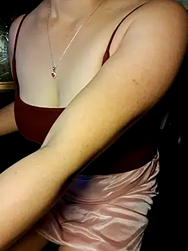 Snapshot of Bella-ox19 chatting on 03/27/26, 08:26 Bella-ox19 online show from 03/27/26, 08:26