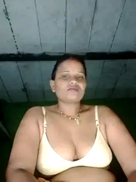 Shivani09900 online show from 06/26/26, 07:31