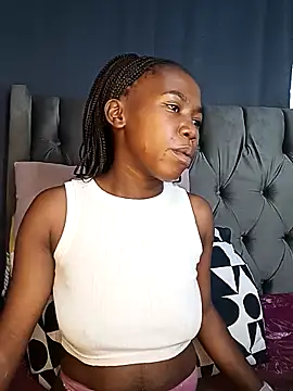 Snapshot of Cybil_Hearts chatting on 04/06/26, 06:36 Cybil Hearts online show from 04/06/26, 06:36