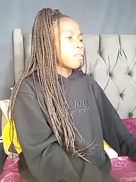 Snapshot of Cybil_Hearts chatting on 04/13/26, 02:43 Cybil Hearts online show from 04/13/26, 02:43