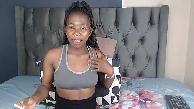 Snapshot of Cybil_Hearts chatting on 04/08/26, 08:27 Cybil Hearts online show from 04/08/26, 08:27