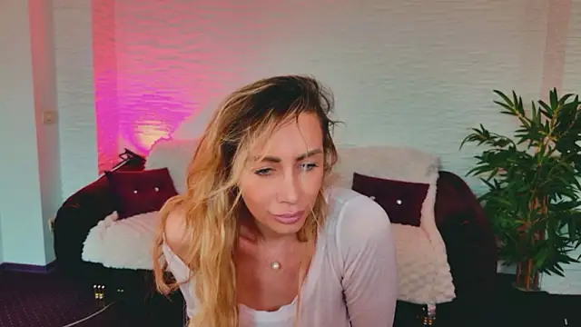 Snapshot of AngelWooW chatting on 03/27/26, 08:26 AngelWooW online show from 03/27/26, 08:26