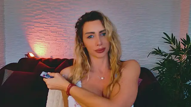 Snapshot of AngelWooW chatting on 04/14/26, 05:23 AngelWooW online show from 04/14/26, 05:23