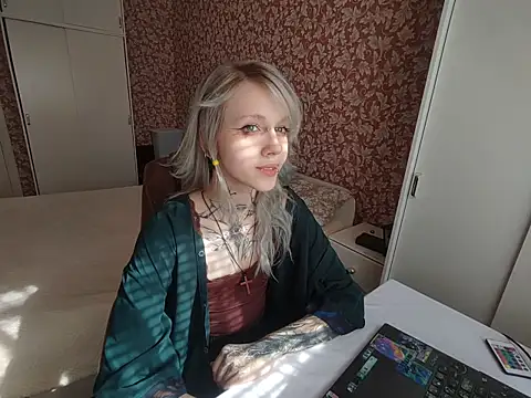 Snapshot of StijenaHunt chatting on 04/06/26, 06:47 StijenaHunt online show from 04/06/26, 06:47