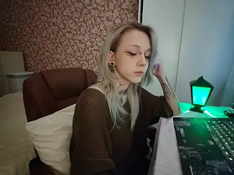 Snapshot of StijenaHunt chatting on 04/11/26, 01:48 StijenaHunt online show from 04/11/26, 01:48