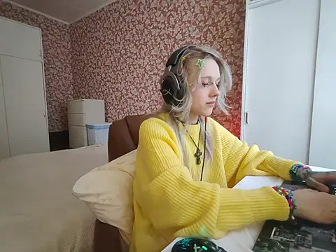 Snapshot of StijenaHunt chatting on 04/12/26, 12:52 StijenaHunt online show from 04/12/26, 12:52