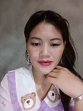 Snapshot of meg_06 chatting on 06/19/26, 01:33 meg 06 online show from 06/19/26, 01:33