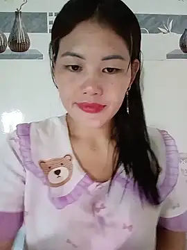 Snapshot of meg_06 chatting on 06/17/26, 02:11 meg 06 online show from 06/17/26, 02:11