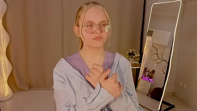 AlicaCohill online show from 04/15/26, 07:58