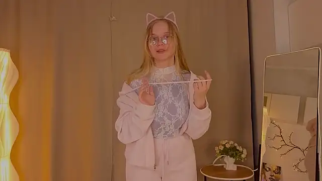 AlicaCohill online show from 04/09/26, 07:09