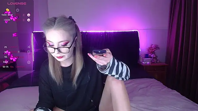 Snapshot of ammyska chatting on 04/22/26, 10:38 ammyska online show from 04/22/26, 10:38