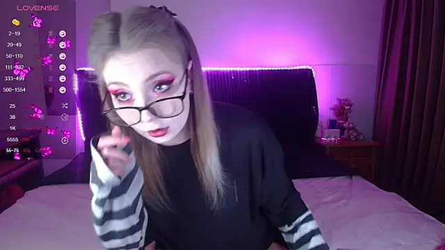 Snapshot of ammyska chatting on 05/18/26, 12:44 ammyska online show from 05/18/26, 12:44