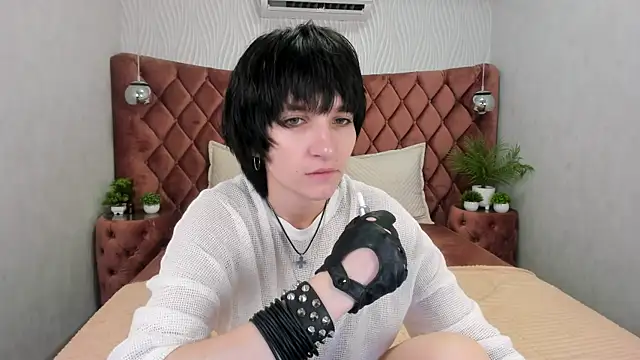 Snapshot of AdonBev chatting on 06/07/26, 06:29 AdonBev online show from 06/07/26, 06:29