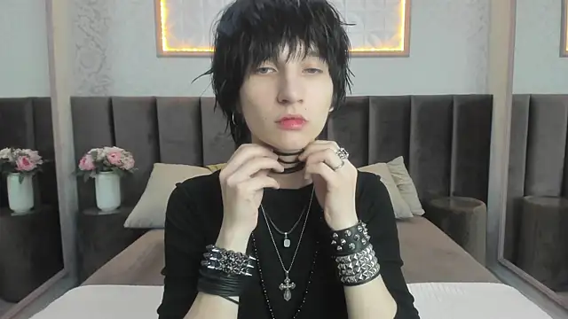 Snapshot of AdonBev chatting on 06/18/26, 05:28 AdonBev online show from 06/18/26, 05:28