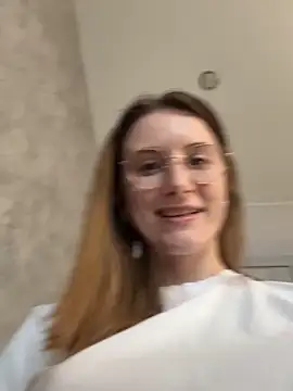 Snapshot of FReyja_44 chatting on 04/07/26, 11:01 FReyja 44 online show from 04/07/26, 11:01