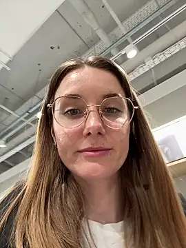 Snapshot of FReyja_44 chatting on 04/08/26, 10:06 FReyja 44 online show from 04/08/26, 10:06