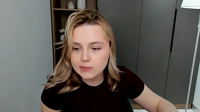 LorriMonz online show from 03/26/26, 06:44