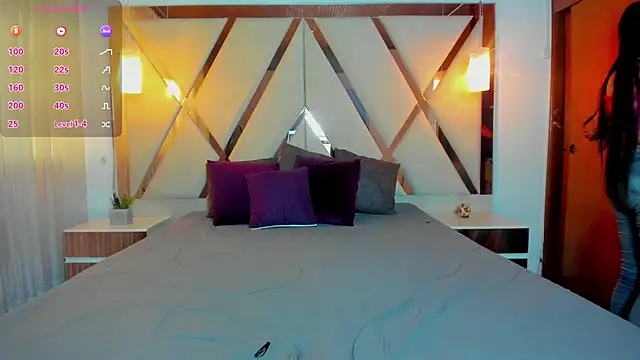 Snapshot of Astra_Glow chatting on 03/24/26, 01:00 Astra Glow online show from 03/24/26, 01:00