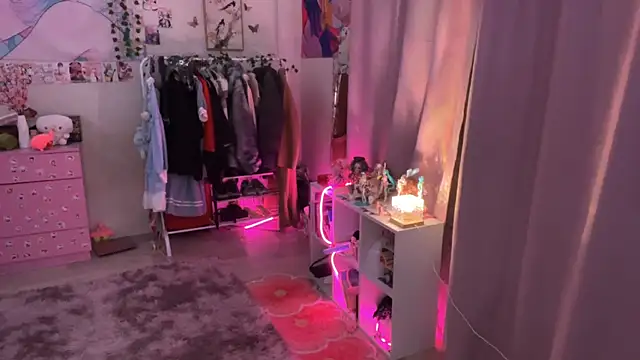 ToxiraLuneX online show from 04/16/26, 04:19