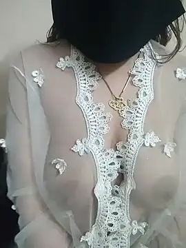 Snapshot of Yasmin_Oh chatting on 05/05/26, 12:46 Yasmin Oh online show from 05/05/26, 12:46