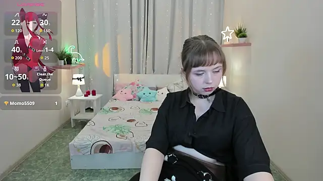 Snapshot of LeonaHicks chatting on 04/07/26, 06:26 LeonaHicks online show from 04/07/26, 06:26