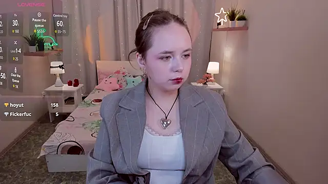 Snapshot of LeonaHicks chatting on 03/27/26, 08:26 LeonaHicks online show from 03/27/26, 08:26