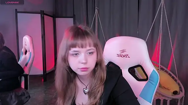 Snapshot of LeonaHicks chatting on 04/12/26, 06:05 LeonaHicks online show from 04/12/26, 06:05