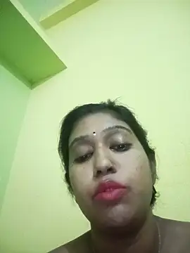 Snapshot of bannerjeesneha20 chatting on 05/14/26, 07:00 bannerjeesneha20 online show from 05/14/26, 07:00